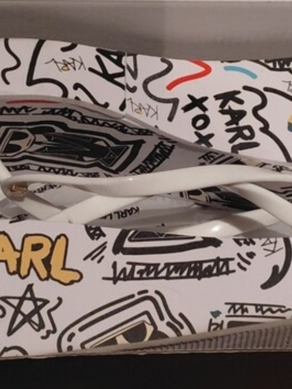 Karl Lagerfeld White Graphic Flip-Flop Platforms SZ 9